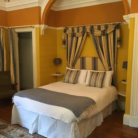 Hotel Clone House
