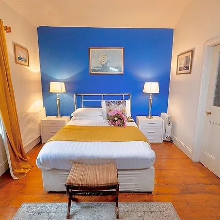 Clone House فندق