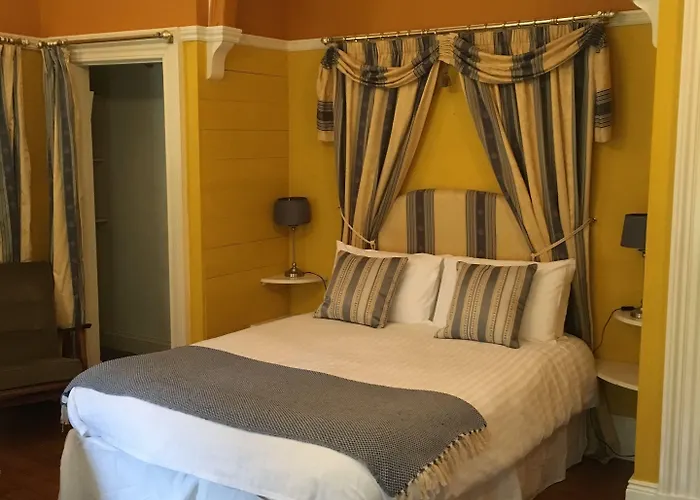 Otel Clone House